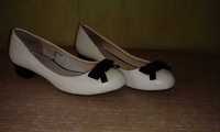 Туфли на девочку белые- молочные 38 размер