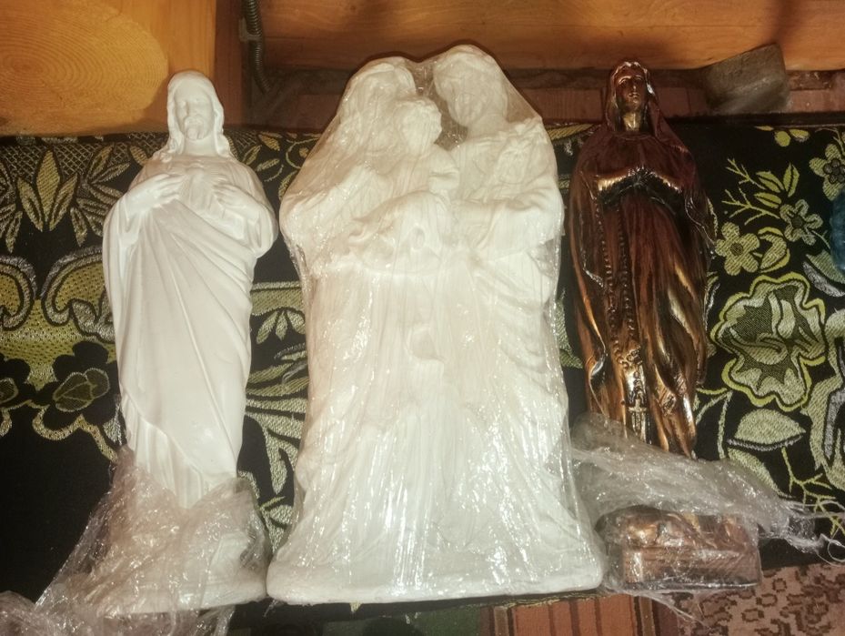 Статуї Матінки Божої, Ісуса Христа, Святої родини