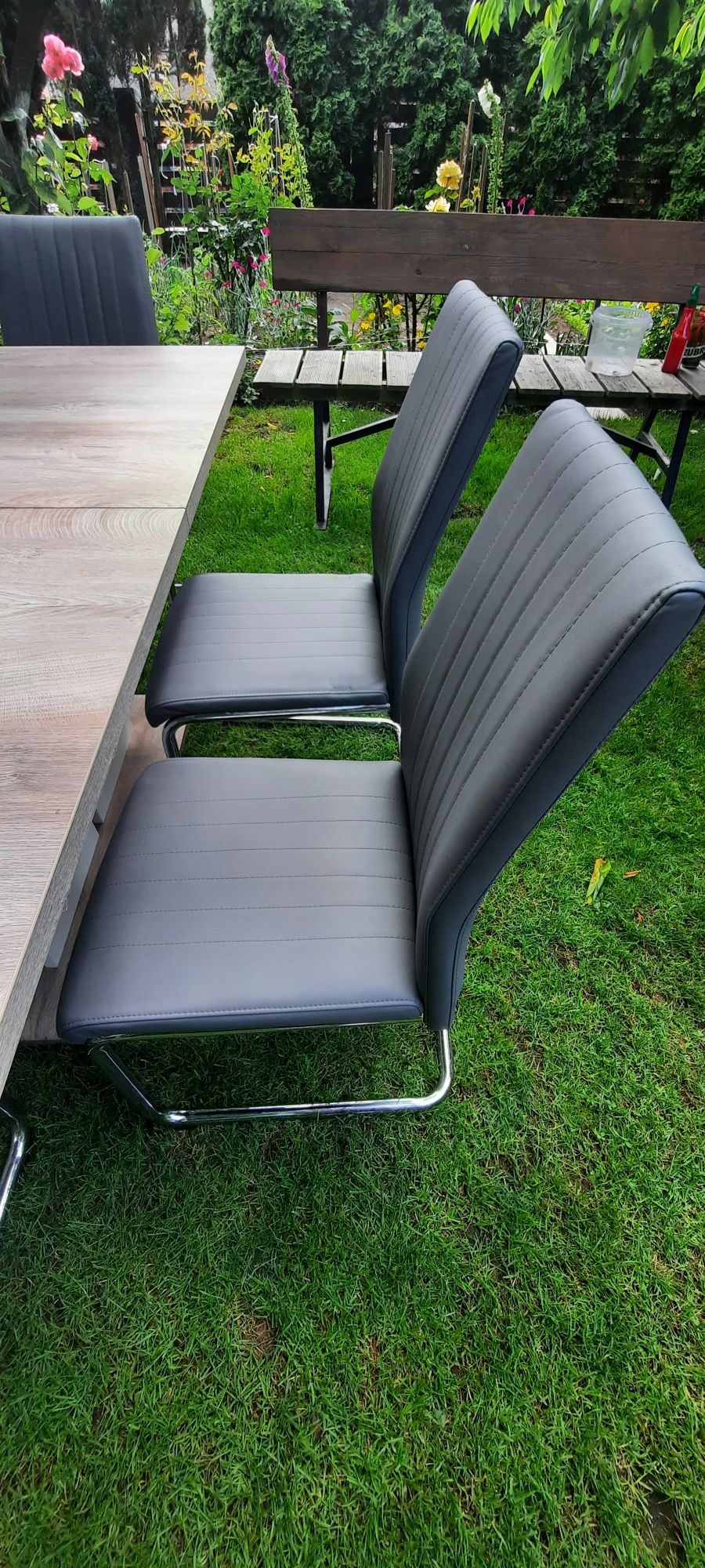 Zestaw Stół plus 6 krzeseł salon