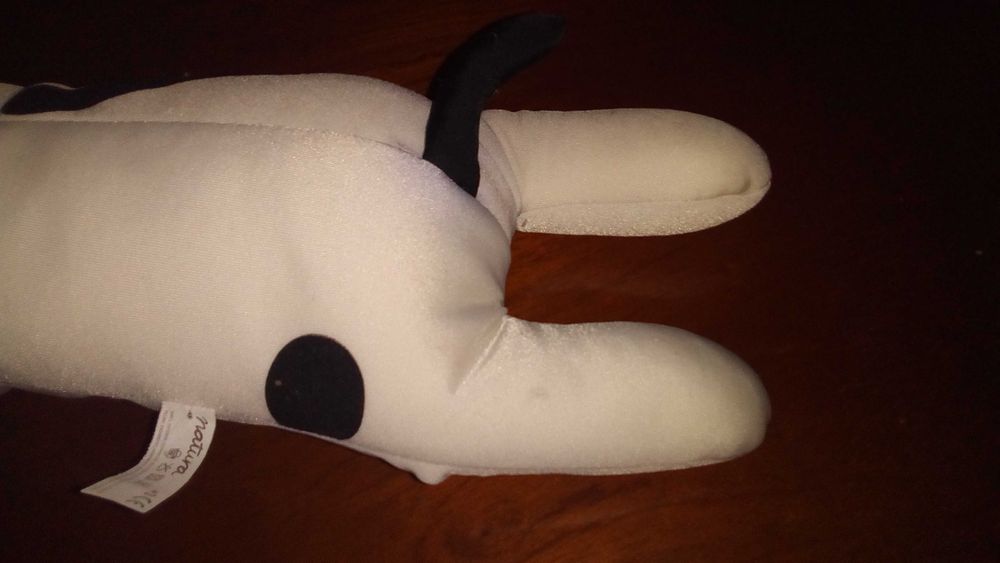 vaquinha de brincar esperando ser adoptada