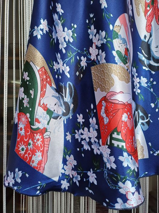 Vestido/Camisa de dormir oriental, padrões florais e leques japoneses