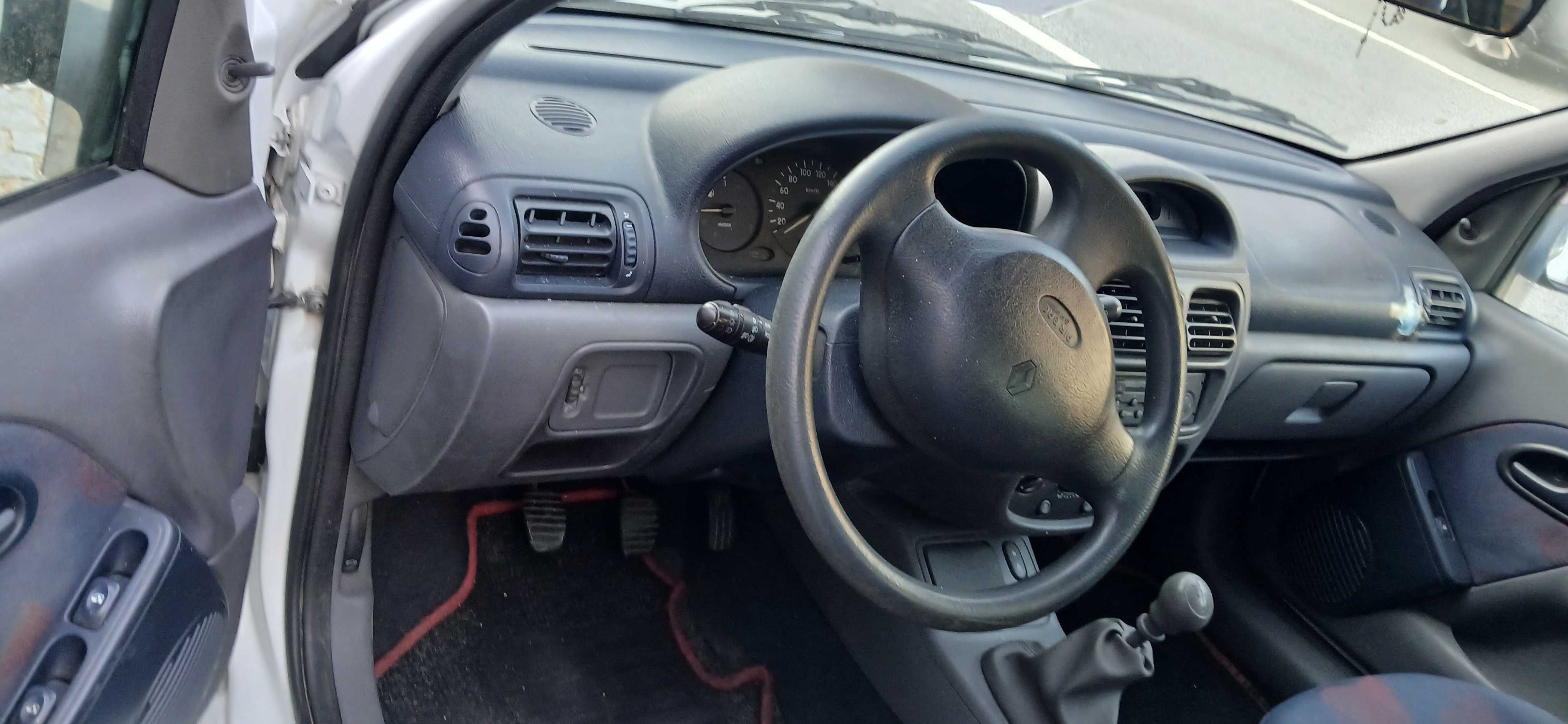 Renault clio 1900