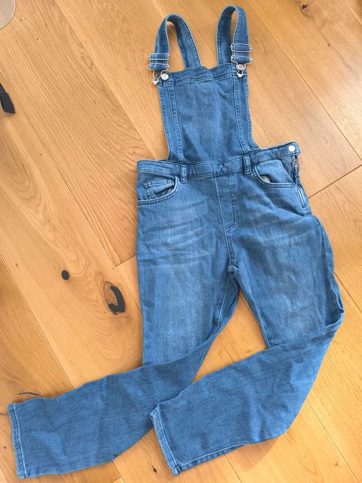 Jeansy ogrodniczki Zara