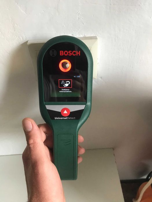 Детектор цифровий Bosch UniversalDetect 3 603 F81 301  з Англії