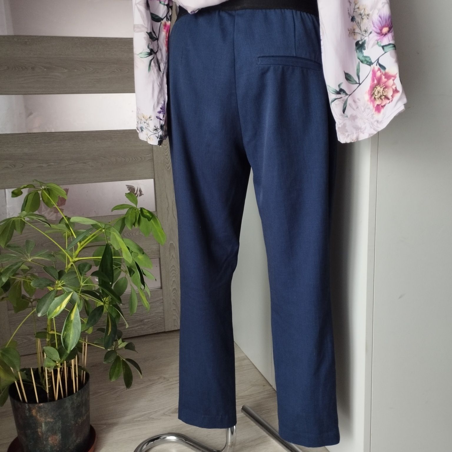 Spodnie damskie eleganckie H&M, rozmiar 38, z gumką – stan idealny z d