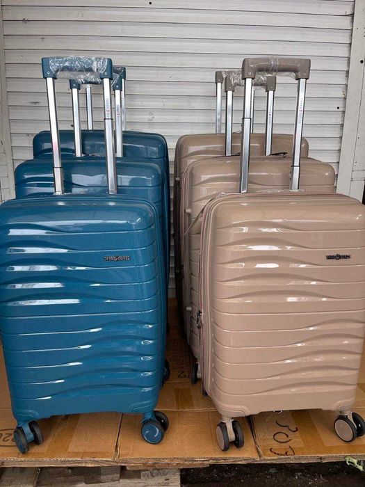 Валіза, чемодан на колесах «Three Birds»