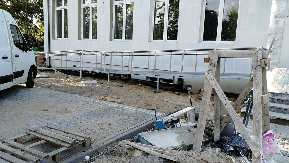 Podjazd dla niepełnosprawnych