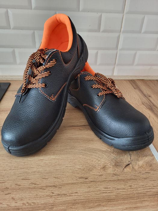 Робочі черевики з металевим носком