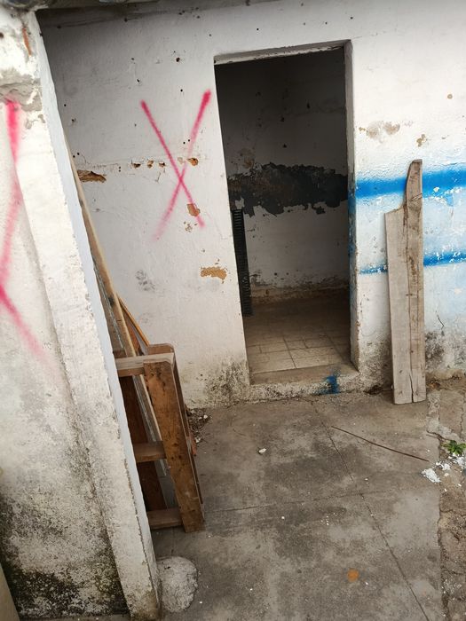 Terreno com 2 casas Bairro Santos Nicolau em Setúbal