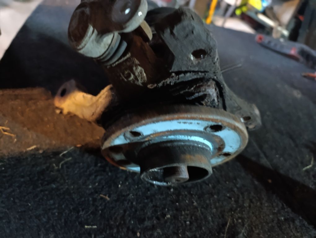 Zwrotnica piasta przegub ośka opel astra h 2007 1,9 lewa