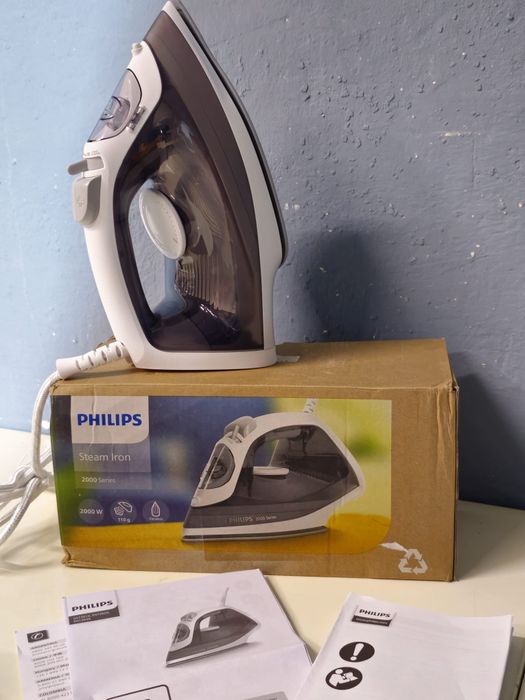 Nowe żelazko parowe Philips z serii 2000, model DST2010/40