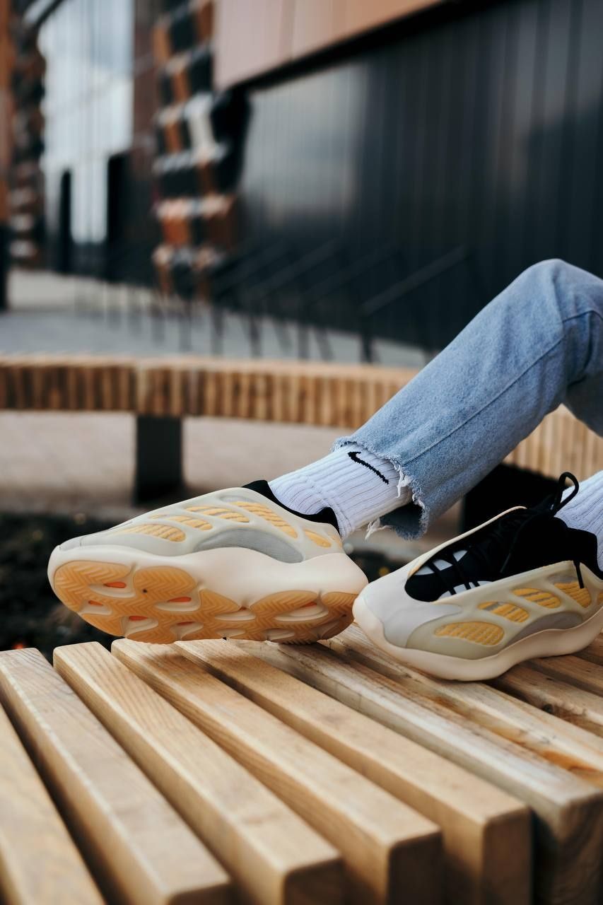 Adidas Yeezy Boost 700 v3 Safflower 36-45р