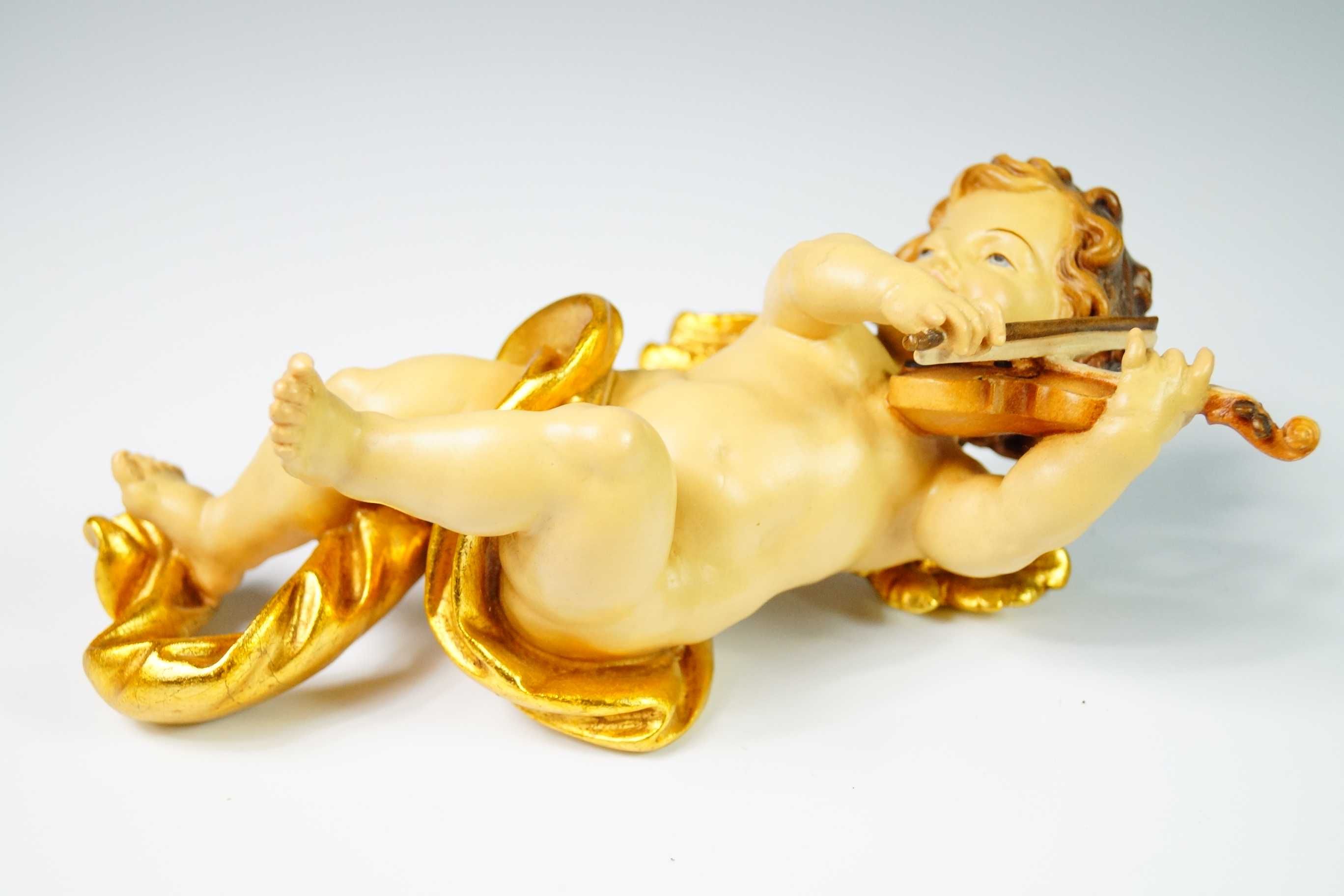 Figura rzeźba grający putto rzeźby w polichromii