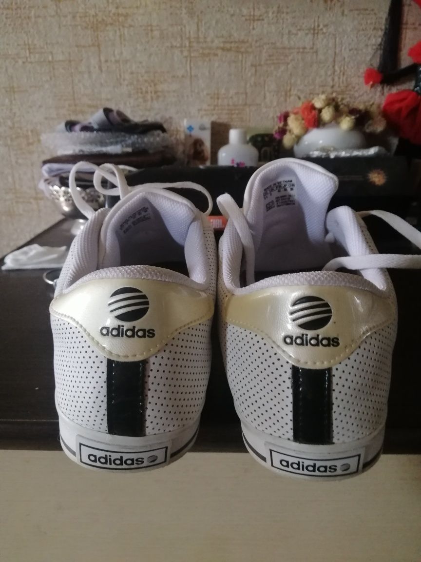 Кроссовки adidas Neo