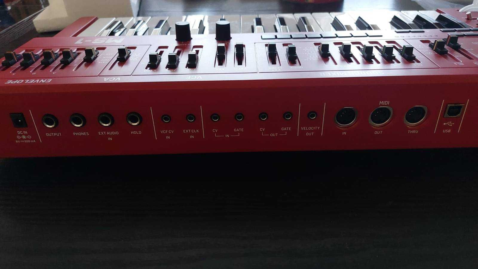 Syntezator analogowy Behringer MS-1 stan idealny