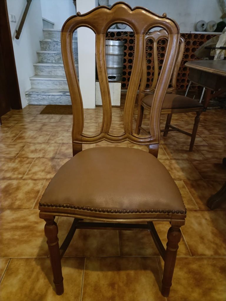 Mesa de jantar e 6 cadeiras