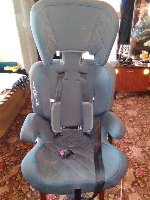 Продам дитяче авто крісло.