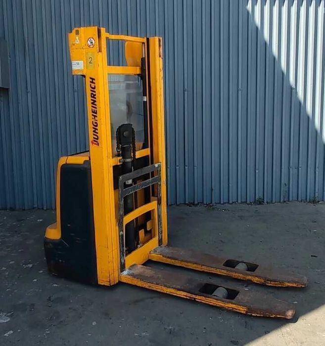 Jungheinrich Stacker pedestre EJC 112 2.5m/ free lift