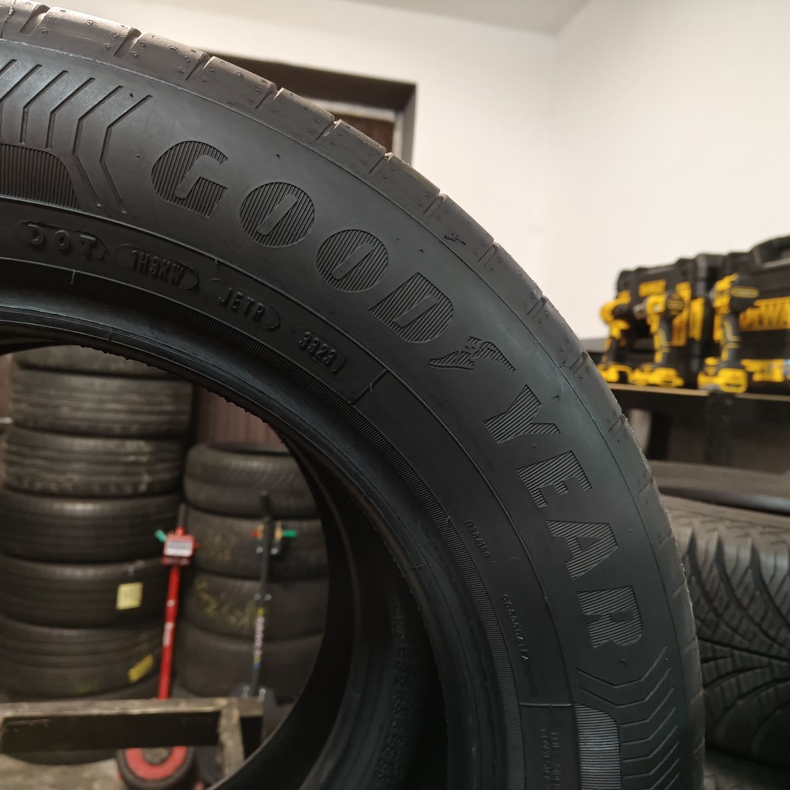 205/60/16 Sprzedam parę opon letnich Goodyear
