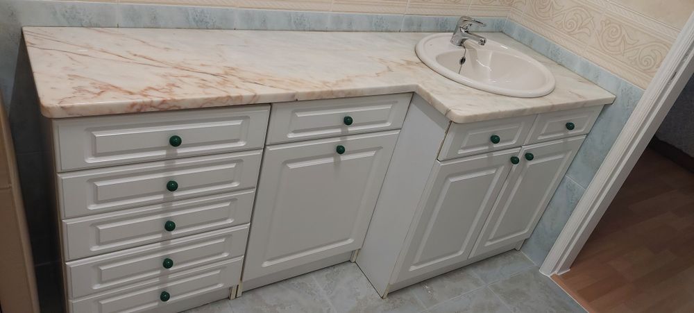 Movel de casa de banho com espelho e pedra mármore. 
Dimensões
- 195 c