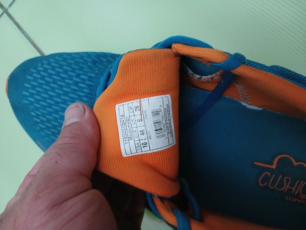 Продам не дорого кросовки