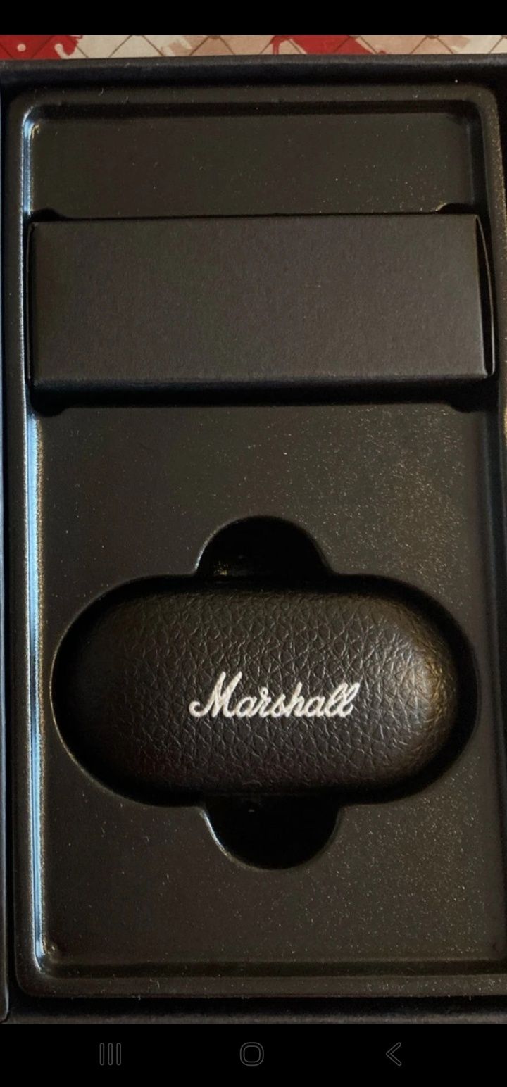 Earphones Marshall Mode 2 na caixa