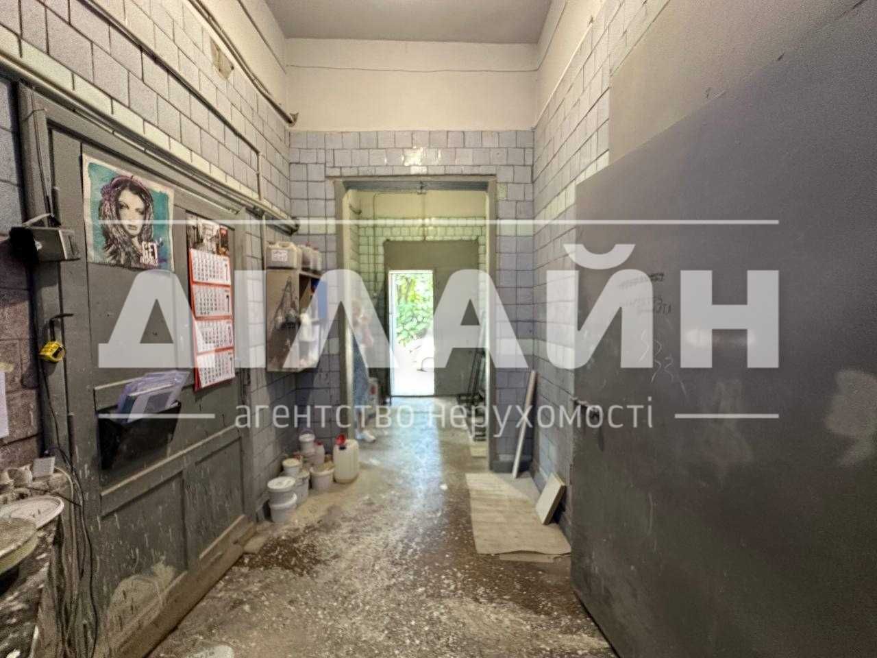 Виробнича будівля у промзоні, район ДСС.