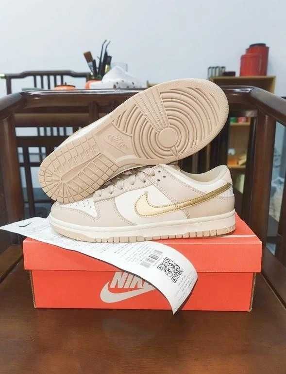 Nike Dunk Gold Low Blanc Swoosh 37,5