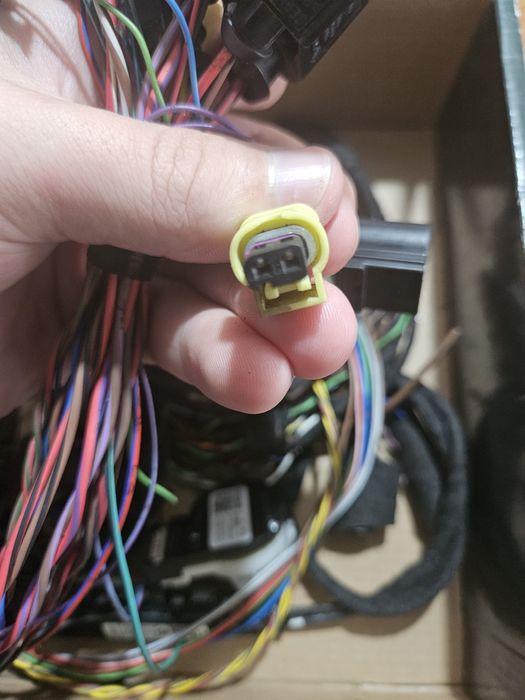 Фишка фішка 6R0973323 з проводами