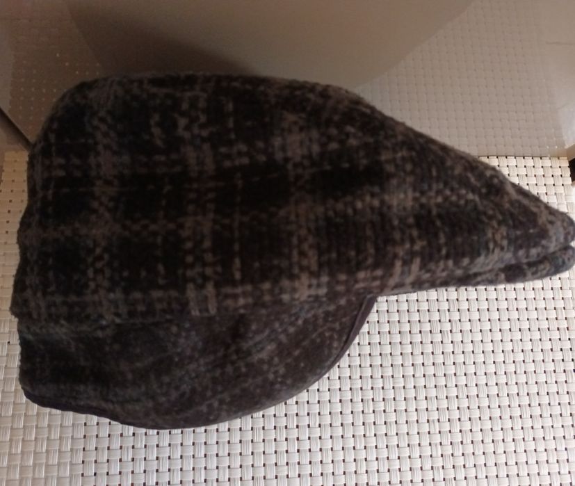 Kasztet męski w kratę ( ochrona uszu ) rozm 58