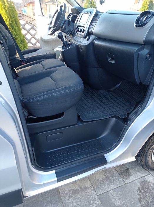 Рено трафік оригінальний пасажирський бус