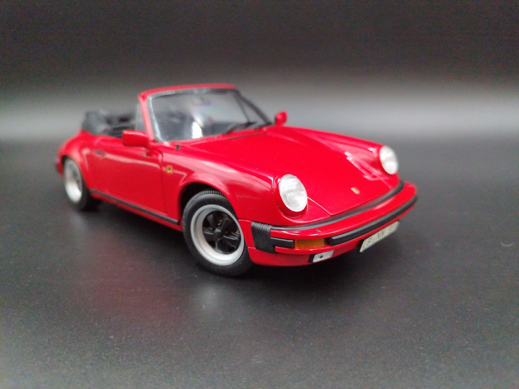 1:18 Minichamps Porsche Carrera 911 Cabrio model