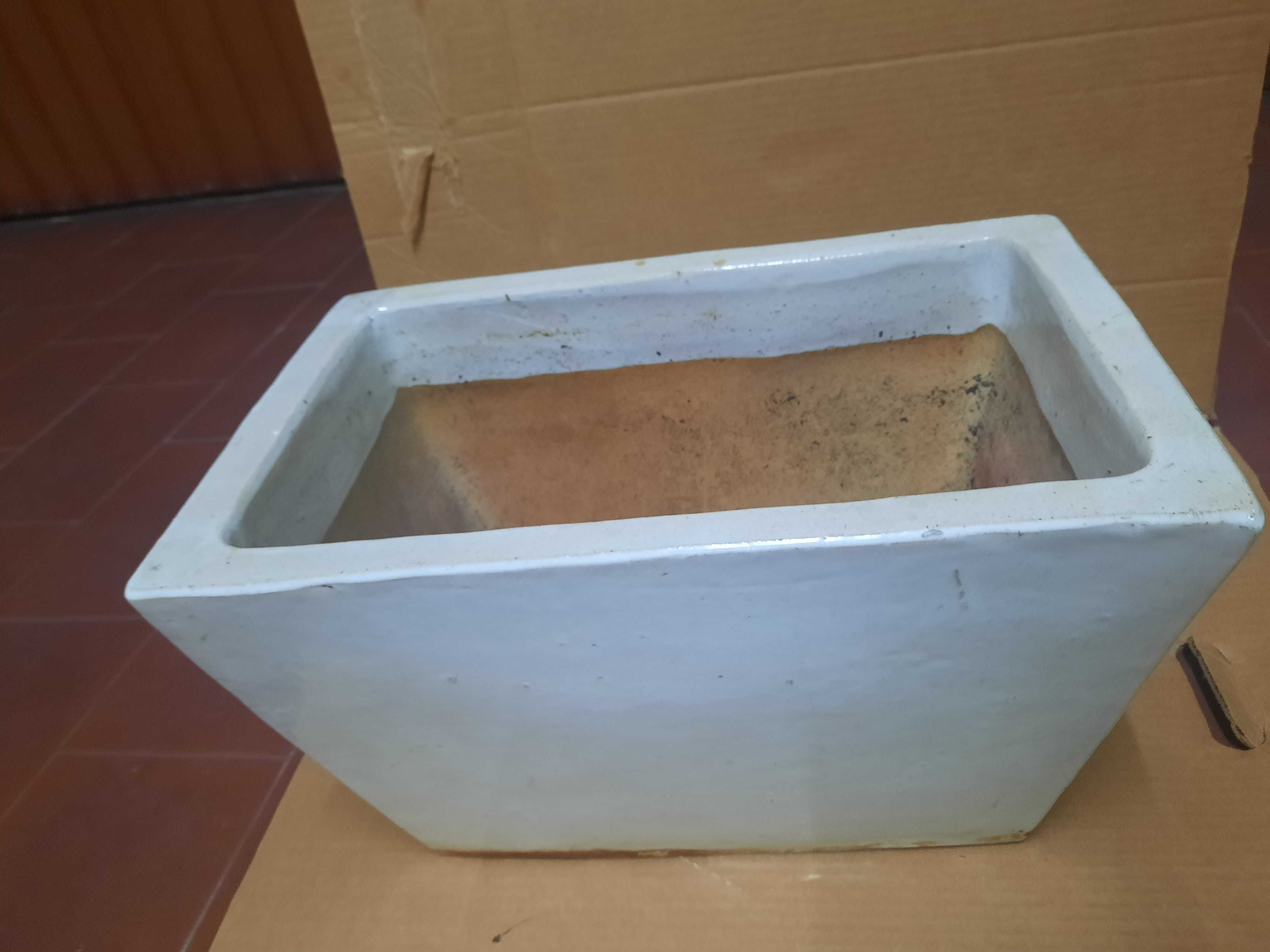 Vaso / floreira em grês