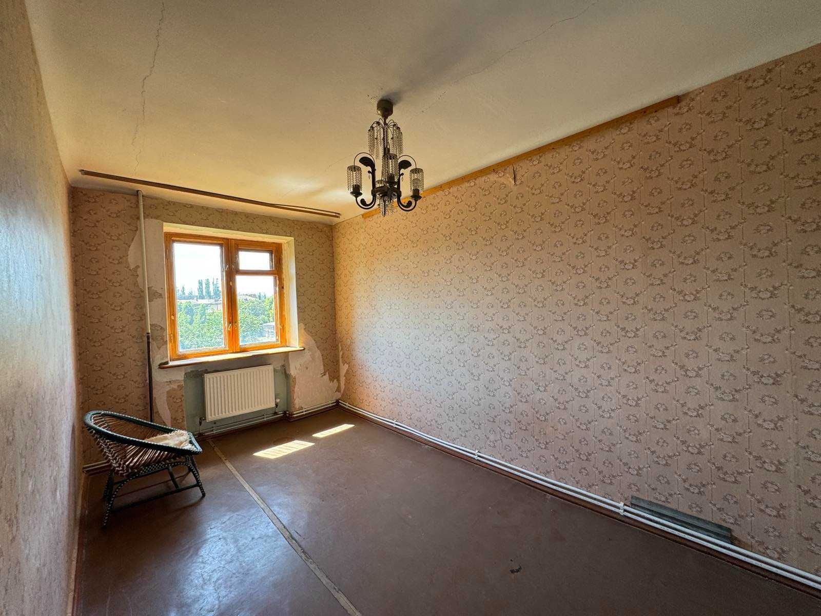 Продаж трикімнатної квартири з індивідуальним опаленням