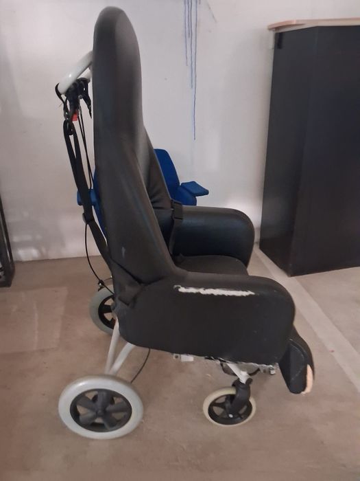 Varios : secretaria,sofa,balança, cadeirao com todas