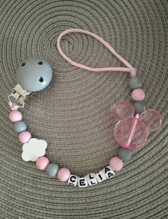 Prendedores de chupeta e porta chaves