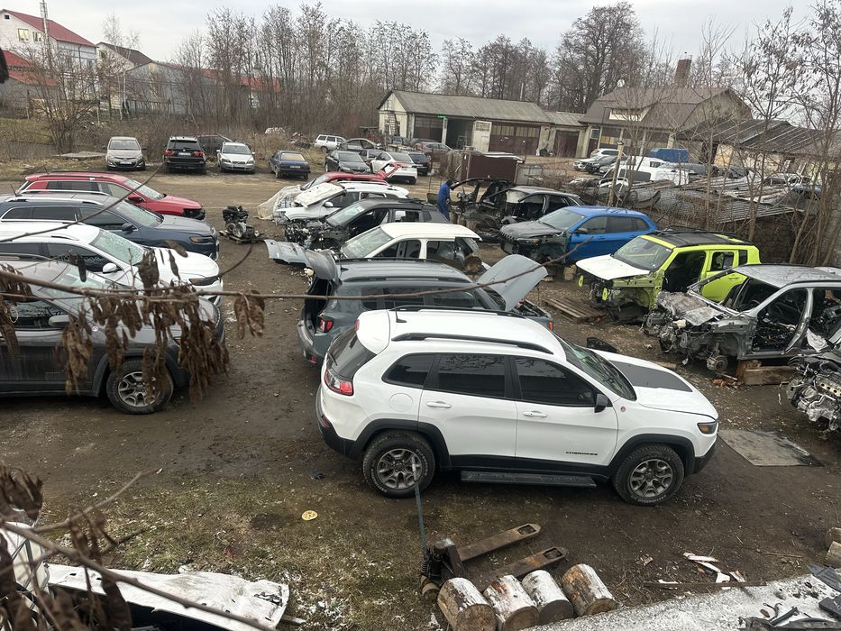 Розборка Jeep Renegade 2017 крило двері мотор коробка стойка піввісь