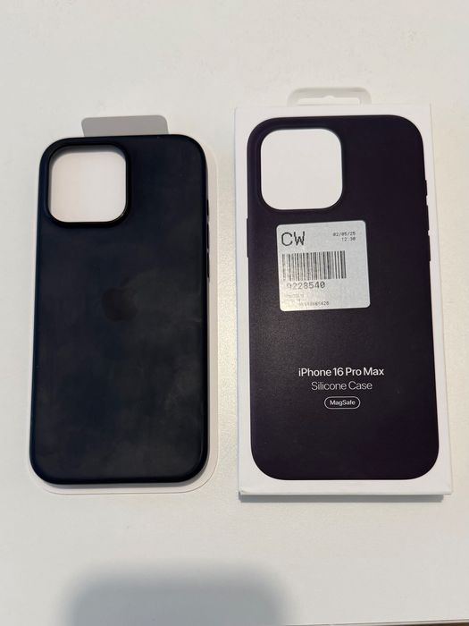 Capa de silicone Apple com MagSafe para iPhone 16 Pro Max - Preto