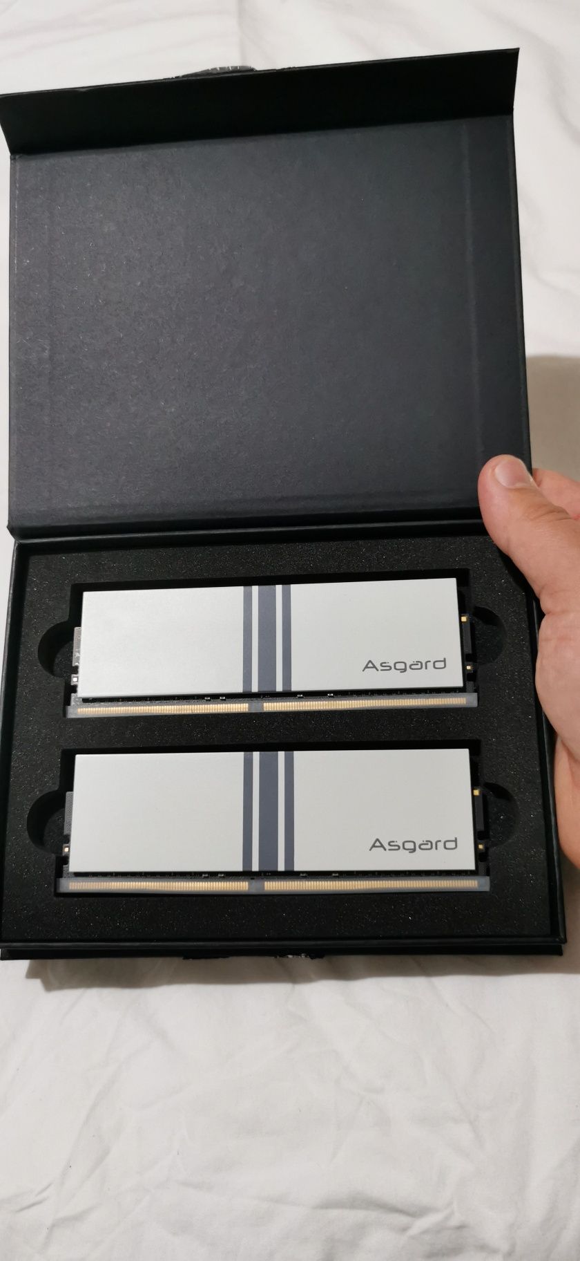 Memorias DDR4 32GB 3200 (2X 16GB) NUNCA USADA  VALKYRIE Asgard