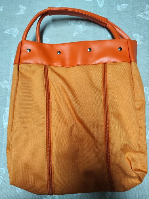 Bolsa cor de laranja de senhora