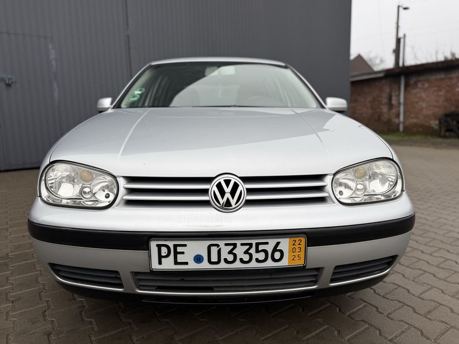 Volkswagen Golf  -2003 року