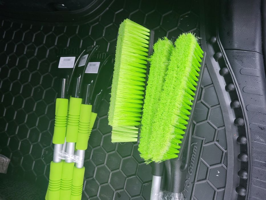 Щітка телескопічна для снігу зі скрибком автомобільна.