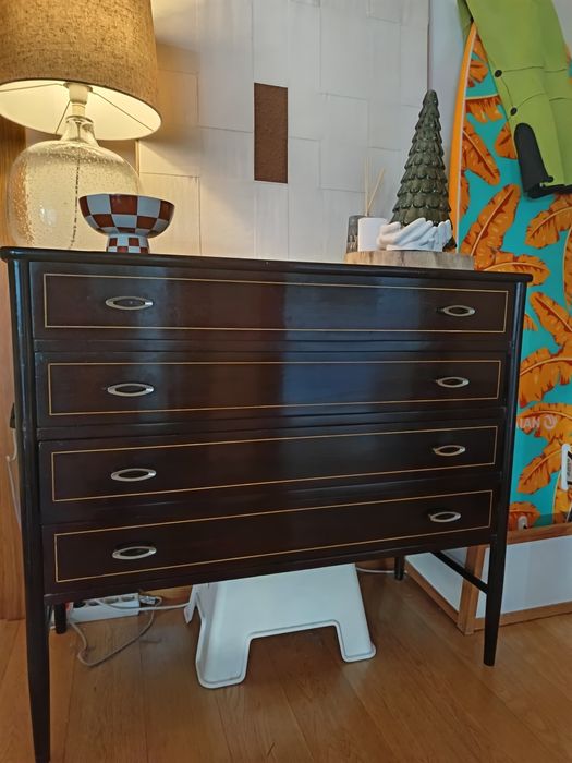 Comoda antiga em madeira