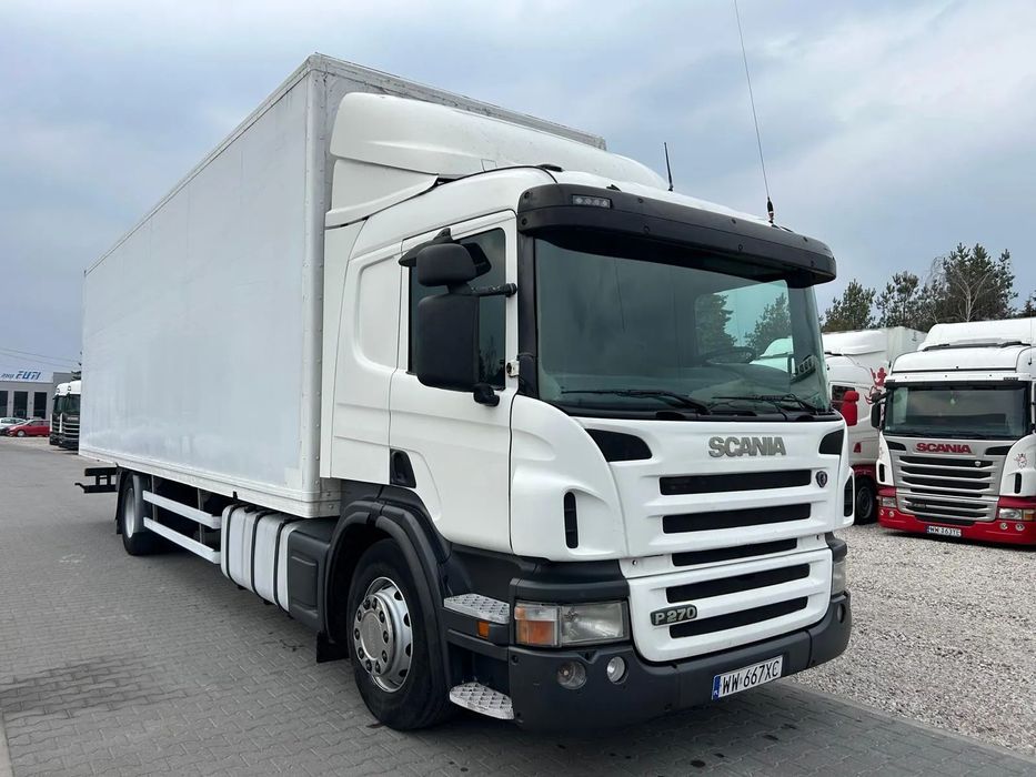 Scania P270  EURO3,stare tacho,sypialka,dł. 9,6m.roleta,24ep,manual,netto 32.000 zł