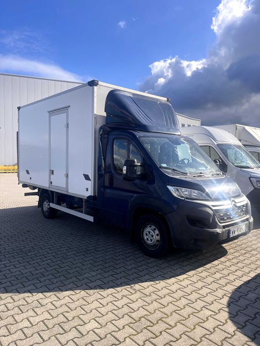 Wypożyczalnia busy, dostawczaki - Citroen Jumper kontener z windą