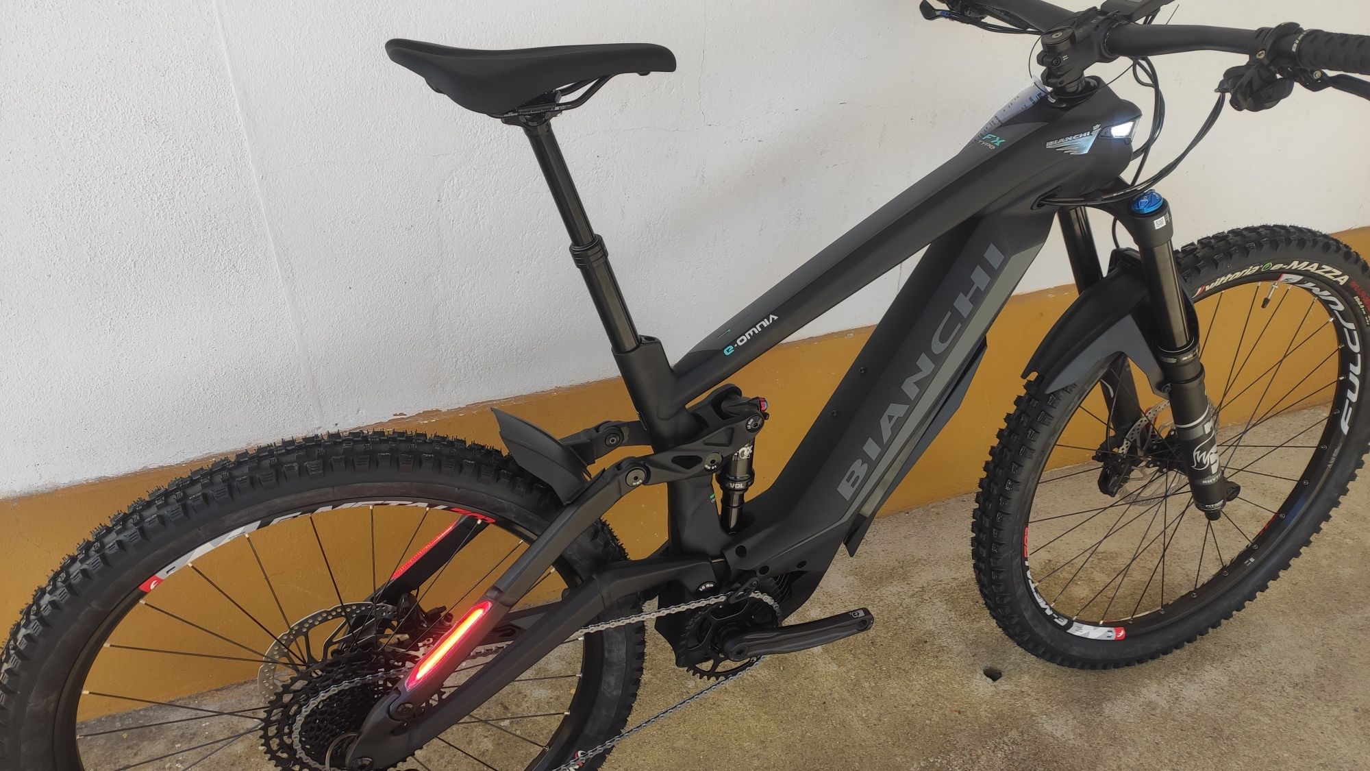 Novas E-Bikes Bianchi E-Omnia FX Type