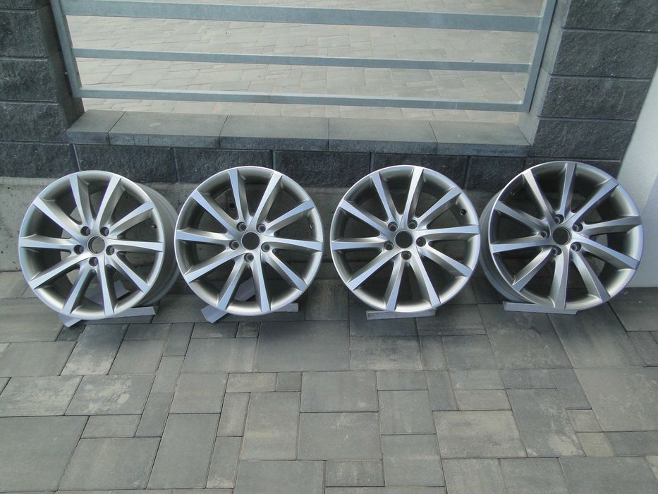 Nowe oryginale felgi VW 8J x 18 5x112 ET44 57,1mm wykończenie CNC