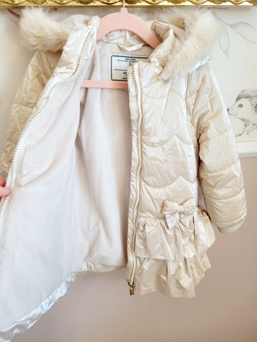 Perłowa kurtka 86-92 płaszczyk z falbanami i kokardkami futrzany