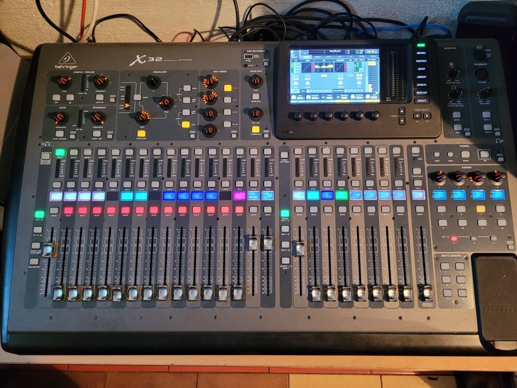 Behringer x32 z casem