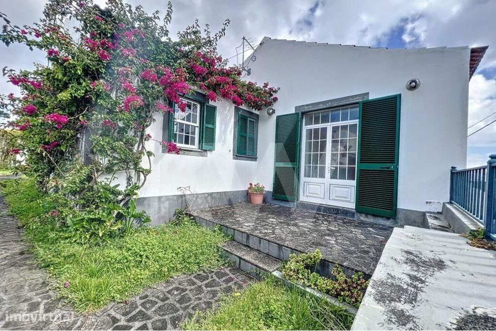 Refúgio de Charme na Ilha do Pico: Encante-se com esta Casa Emblemátic
